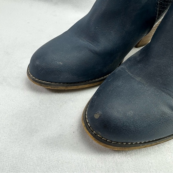 Aldo Booties Blue Casual Elegant Statement Sleek Trendy Faux Leather Versatile - Picture 7 of 8